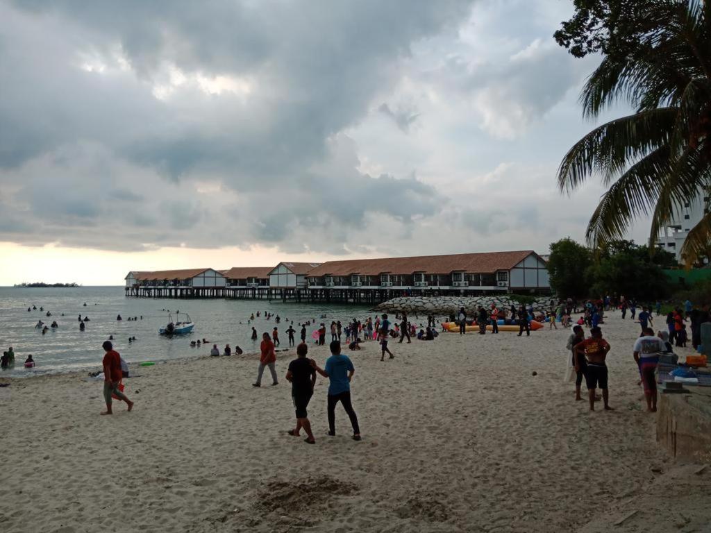 Block B And A Glory Beach Resort Port Dickson Buitenkant foto