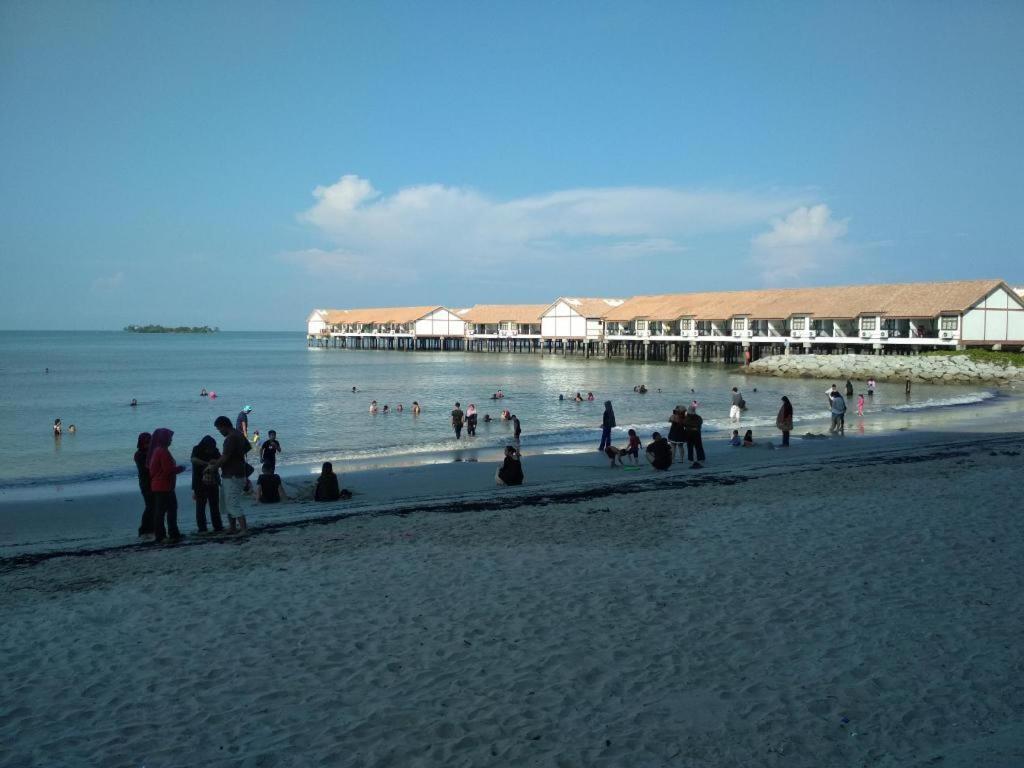 Block B And A Glory Beach Resort Port Dickson Buitenkant foto