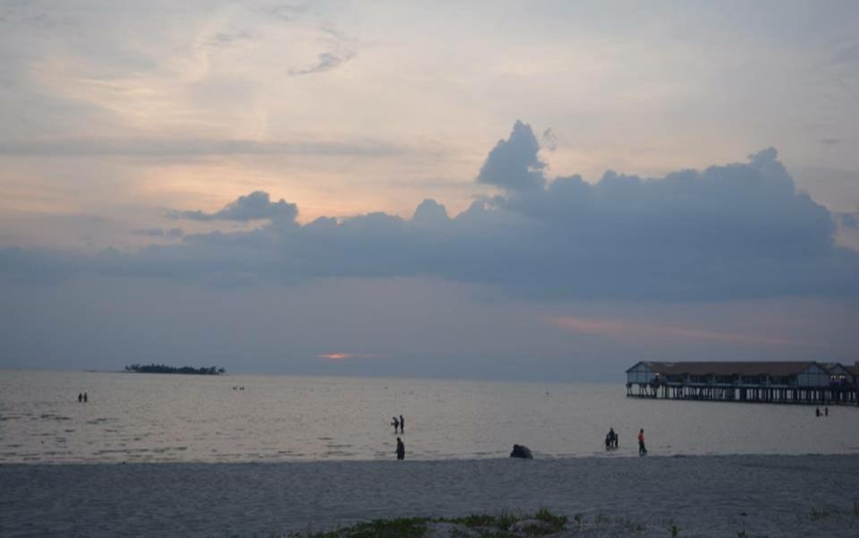 Block B And A Glory Beach Resort Port Dickson Buitenkant foto