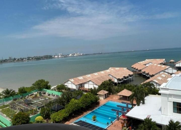 Block B And A Glory Beach Resort Port Dickson Buitenkant foto